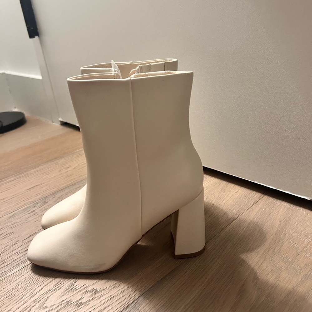 Dream Pairs Cream Heeled Boots